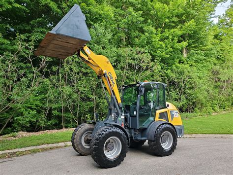 small articulating wheel loaders